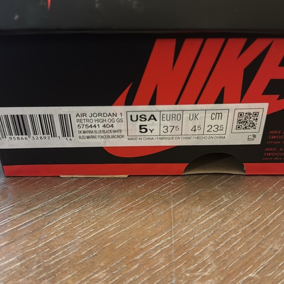 Air Jordan 1 Retro High og 2021 pair sz 5 youth 6.5 womans.. - Picture 2 of 3